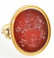 A Fronius család címerét ábrázoló pecsétgyűrű. 14K arany, vésett kővel. m: 57, br 8,8 g, 24x18 mm