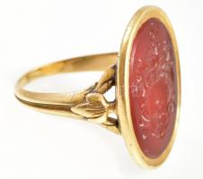 A Fronius család címerét ábrázoló pecsétgyűrű. 14K arany, vésett kővel. m: 57, br 8,8 g, 24x18 mm