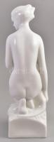 Hollóházi porcelán térdelő akt, fehér mázas, jelzés nélkül, alján kis lepattanással, m: 29,5 cm