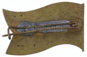 ~1950. "Béke, felszabadulás" zománcozott Br jelvény T:2 zománchiba