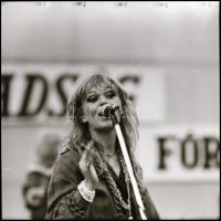 1986 Csepregi Éva, a Neoton Família énekese, Menesdorfer Lajos (1941-2005) budapesti fotóművész hagy...