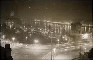 cca 1932 Kinszki Imre (1901-1945) budapesti fotóművész hagyatékából vintage NEGATÍV (éjszakai felvétel), 6x9 cm