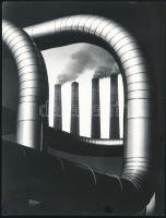 cca 1972 Gebhardt György (1910-1993) budapesti fotóművész hagyatékából, jelzés nélküli vintage fotóművészeti alkotás (Hőerőmű), 23,8x18 cm
