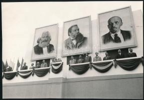 cca 1960 Kádár János (1912-1989) politikus a felvonulási téren levő dísztribünön kormánytagokkal és szakszervezeti vezetőkkel, 15,8x23 cm