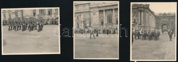 cca 1940 Katonai parádé a budai várban, 3 db vintage fotó, 5,6x4,5 cm