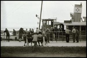 cca 1985 Balatoni vitorlások, fürdőzők, vízi élet, Magyar Alfréd budapesti fotóművész felvételei, 68...