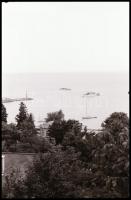 cca 1985 Balatoni vitorlások, fürdőzők, vízi élet, Magyar Alfréd budapesti fotóművész felvételei, 68...