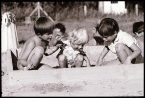 cca 1985 Balatoni vitorlások, fürdőzők, vízi élet, Magyar Alfréd budapesti fotóművész felvételei, 68...