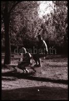 cca 1985 Balatoni vitorlások, fürdőzők, vízi élet, Magyar Alfréd budapesti fotóművész felvételei, 68...