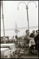 cca 1985 Balatoni vitorlások, fürdőzők, vízi élet, Magyar Alfréd budapesti fotóművész felvételei, 68...