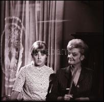 cca 1968 Tolnay Klári, Halász Judit és Bodrogi Gyula színészek, Kotnyek Antal (1921-1990) budapesti ...