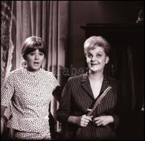 cca 1968 Tolnay Klári, Halász Judit és Bodrogi Gyula színészek, Kotnyek Antal (1921-1990) budapesti ...