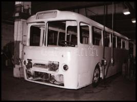 1990 A 180-as autóbusz felújítása, 18 db vintage NEGATÍV, 24x36 mm