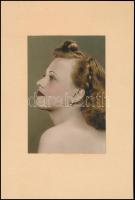 cca 1935 Színezett női portré, 17,5x11,5 cm, karton 29,2x19,7 cm