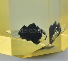 Tataszén üveg papírnehezék, asztali dísz, kis kopásnyomokkal, 6x6x6 cm