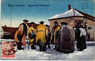 Ungarische Volkstracht / Magyar folklór, népviselet / Hungarian folklore, folk costumes in winter (EM)