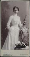 cca 1900 Lány ernyővel, keményhátú fotó Csonka Géza marosvásárhelyi műterméből, 20,5×11 cm