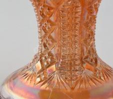 Dekoratív, irizáló színes üveg váza és kehely, anyagában színezettek, kis kopással, karcolásokkal, m...