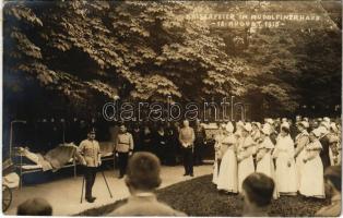 1915 Kaiserfeier im Rudolfinerhaus 18. August 1915 / WWI Austro-Hungarian K.u.K. military, Franz Josephs 85th birthday anniversary celebration at the Rudolfinerhaus military hospital in Vienna, injured officers, Red Cross nurses and doctors. Photograph. Atelier J. Weiner (Wien) photo (EK)