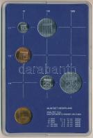 Hollandia 1986. 5c-2 1/2G (5xklf) forgalmi sor műanyag tokban, pénzverdei zsetonnal T:1  Netherlands 1986. 5 Cent - 2 1/2 Gulden (5xdiff) coin set in plastic case and Coin Mint jeton C:UNC