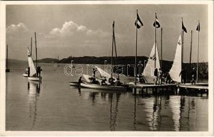 Balatonfüred, Vitorlások kikötője, magyar zászlók