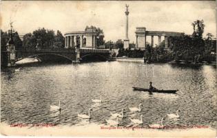 1911 Budapest XIV. Városligeti tó, Millenniumi emlékmű (Hősök tere), csónakázó, hattyúk. "Monopole des Cigarettes de L'Usine Hongroise "Magyar & Csardas" (Bruxelles)" magyar cigarettagyár reklámmal (EB)