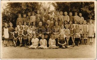 1937 Pusztaszabolcs, II. osztályosok csoportképe pappal és tanárral. photo