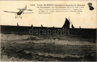 Louis Blériot franchit le premier la Manche en aéroplane / Louis Blériot is the first to cross the English Channel in an airplane