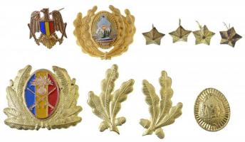 Románia 10db-os katonai sapkajelvény (közte 2db zománcos kivitelű), vállap és tiszti csillag tétel T:1-2 Romania 10pcs of Military cap badge (including 2 of enamelled pieces), epaulet and officers stars lot C:UNC-XF