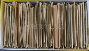 Érdekes vegyes régi képeslap tétel, kb 850 külföldi városképes lap, változatos anyag!!!