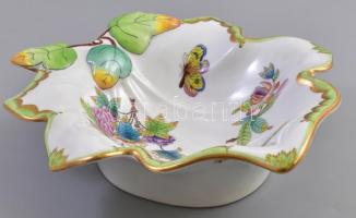 Herendi Viktória mintás leveles kínáló tál, kézzel festett, jelzett, kis kopásnyomokkal, 25,5x23 cm