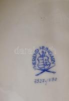 Herendi Viktória mintás leveles kínáló tál, kézzel festett, jelzett, kis kopásnyomokkal, 25,5x23 cm