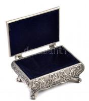 Fém ékszertartó dobozka, bársony béléssel, 4 talppal, dekoratív florális díszítéssel, 8,5x6x5 cm