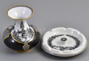 Hollóházi Jurcsák László által tervezett mintával díszített porcelán hamutál és váza, matricás, jelzett, kis kopásnyomokkal, m: 10,5 cm, d: 12,5 cm