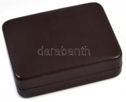 Pierre Cardin aranyozott, köves bross, eredeti díszdobozában, 2x1,5 cm