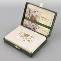 Zsolnay Barocco porcelán lapocska / plakett, kézzel festett, jelzés nélkül, eredeti dobozában, leírá...