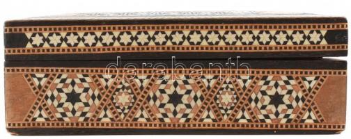 Ghraoui csokoládés fa doboz intarziás, gyöngyház berakásos díszítéssel, kopásnyomokkal, apró sérülés...