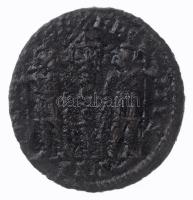 Római Birodalom / Arles / Constans 346-348. AE3 Cu (1,41g) T:2-
Roman Empire / Arles / Constans 346...
