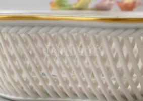 Herendi Viktória mintás porcelán kosár, kézzel festett, jelzett, apró lepattanásokkal, d: 15 cm