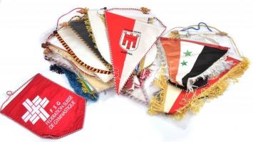 Különböző sportegyesületek és sportesemények zászlói, összesen kb. 34 db, vegyes méretben