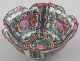 Kínai porcelán virágmintás tál, kézzel festett, jelzett, kis kopásnyomokkal, d: 15,5 cm