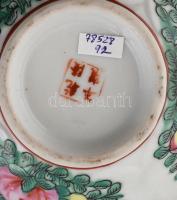 Kínai porcelán virágmintás tál, kézzel festett, jelzett, kis kopásnyomokkal, d: 15,5 cm