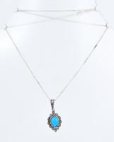 Ezüst(Ag) nyaklánc, kék köves medállal, jelzett, h: 41 cm, bruttó: 4,18 g