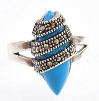 Ezüst(Ag) gyűrű, markazitokkal és kék kővel, jelzett, méret: 61, bruttó: 5,37 g