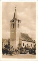 1950 Dunaszerdahely, Dunajská Streda; Rím. kat. kostol, postaveny v r. 1930 / Római katolikus templom, piac / Catholic church, market vendors (fl)