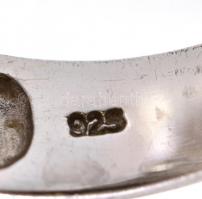 Ezüst(Ag) kerek, virágos gyűrű, kövekkel gazdagon kirakva, jelzett, méret: 54, bruttó: 10,10 g