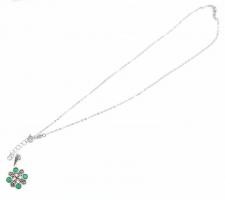 Ezüst(Ag) nyaklánc, zöld köves medállal (medál akasztója résnyire szétnyílt), jelzett, h: 42 cm, bru...