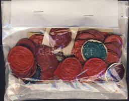 50 db címeres viaszpecsét meghatározással / 50 wax seals with coats of arm, with description