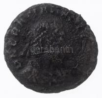 Római Birodalom / Siscia / Gratianus 367-375. Follis Br (2,03g) T:3 Roman Empire / Siscia / Gratianus 367-375. Follis Br CONSTANTINVS IVN NOB C / GLOR-IA EXERC-ITVS - gamma SISC (2,03g) C:F RIC IX 14c