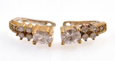 Aranyozott ezüst(Ag) fülbevalópár, fehér kövekkel, jelzett, h: 2 cm, bruttó: 9,34 g